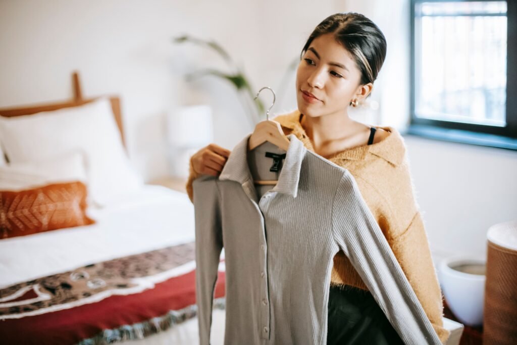 femme qui prépare une chose pour le lendemain