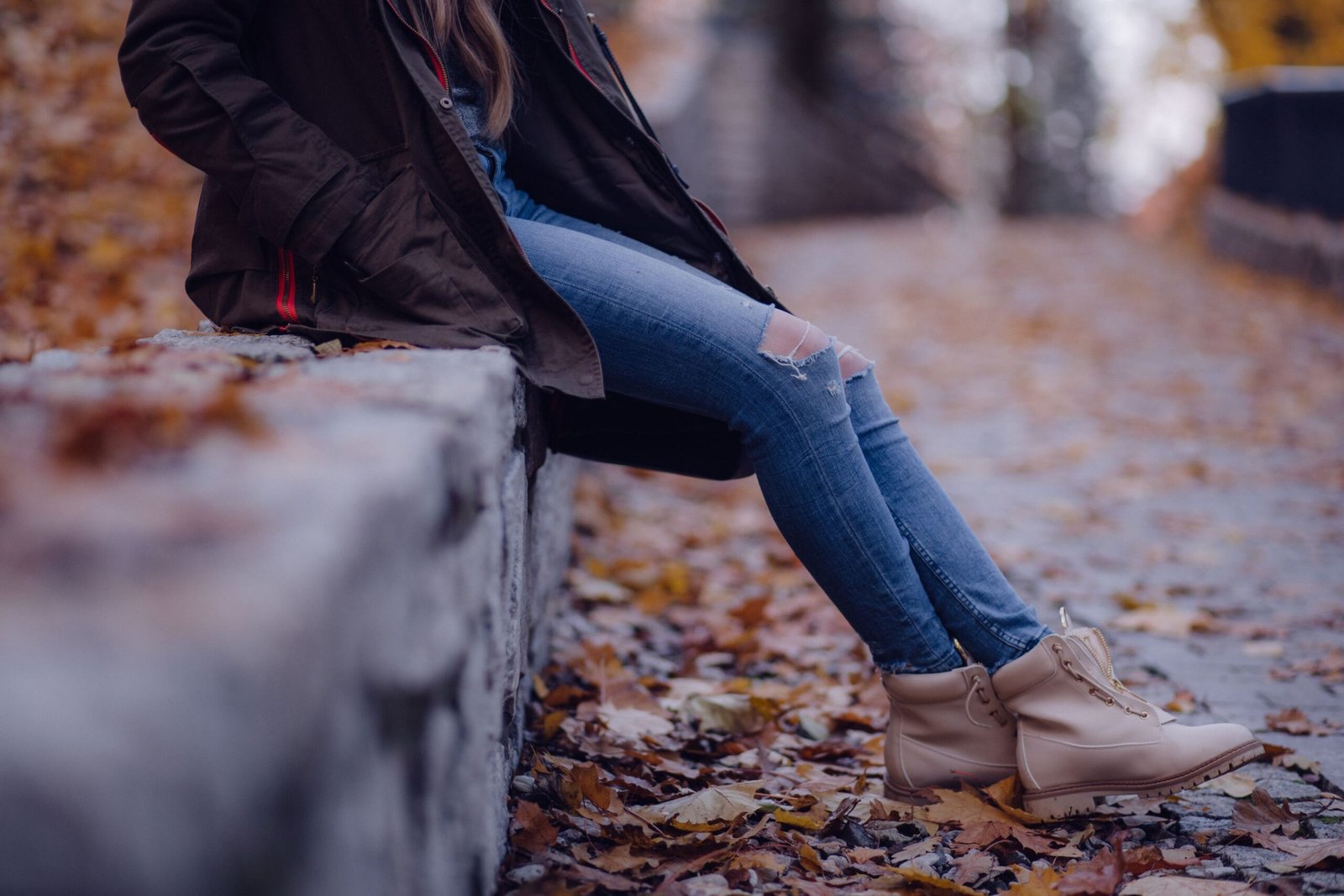 Look d’automne complet avec veste et boots, outfit de rentrée 2026